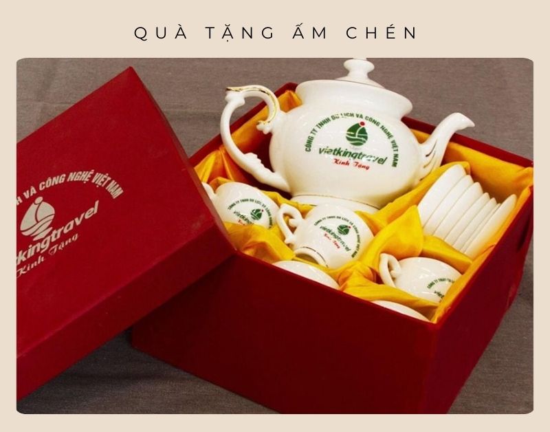 In ấm chén theo yêu cầu: quà tặng thương hiệu tinh tế