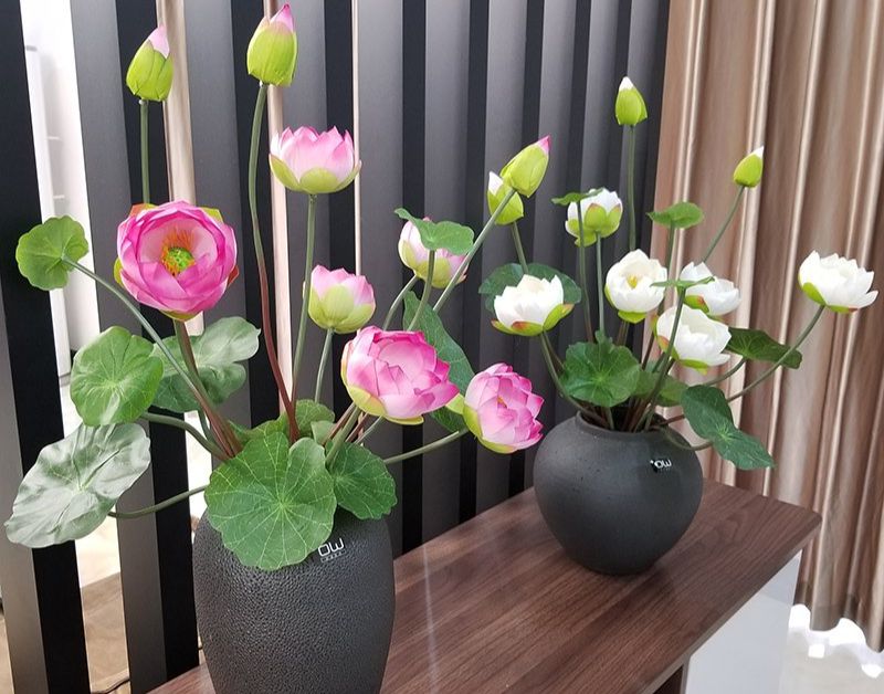 Hướng dẫn chọn bình cắm hoa sen và bí kíp giúp hoa tươi lâu
