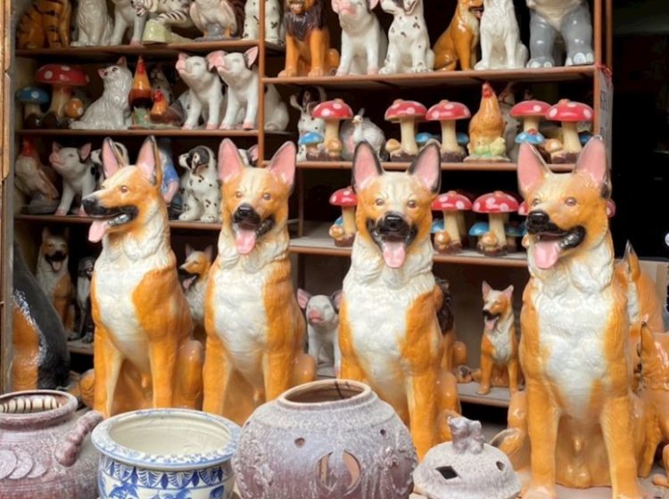 4 vị trí đặt tượng chó gốm sứ rước tài lộc, giữ bình an