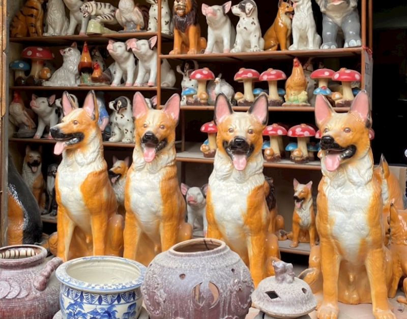 4 vị trí đặt tượng chó gốm sứ rước tài lộc, giữ bình an