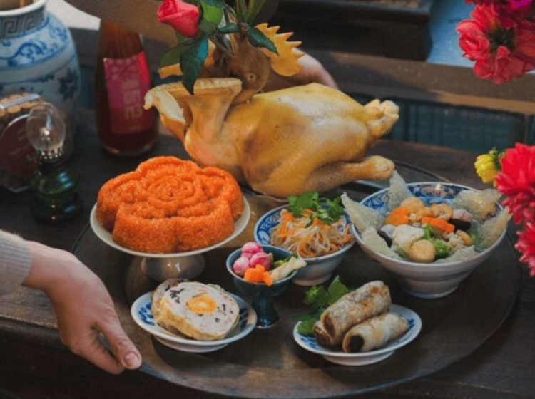 Cách đặt gà cúng trên ban thờ chuẩn nhất tín ngưỡng Việt