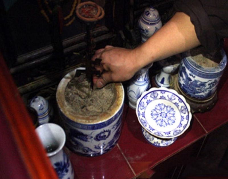 Cháy bát hương là điềm lành hay dữ? Cách hóa giải 