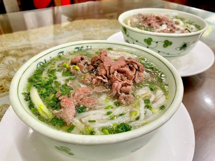 Tư vấn cách chọn tô sứ cho quán phở nâng tầm trải nghiệm khách hàng