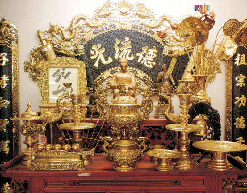 Chọn mua đồ đồng thờ cúng cho ban thờ gia tiên