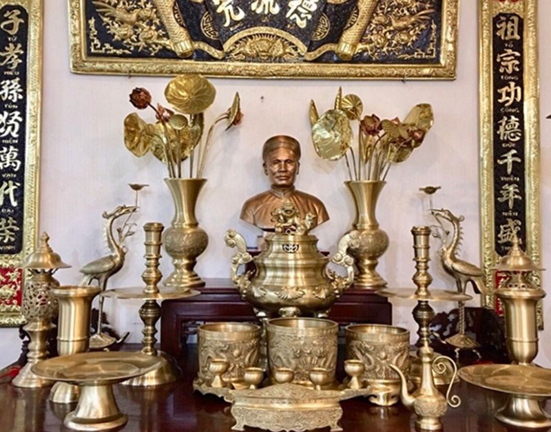 Chọn mua đồ đồng thờ cúng cho ban thờ gia tiên