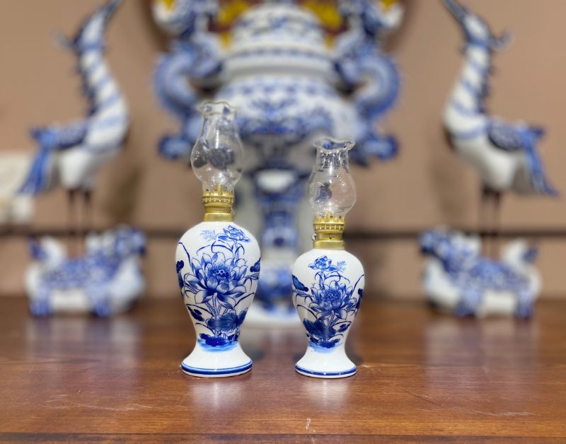 Đèn dầu ban thờ trong văn hóa tâm linh của người Việt