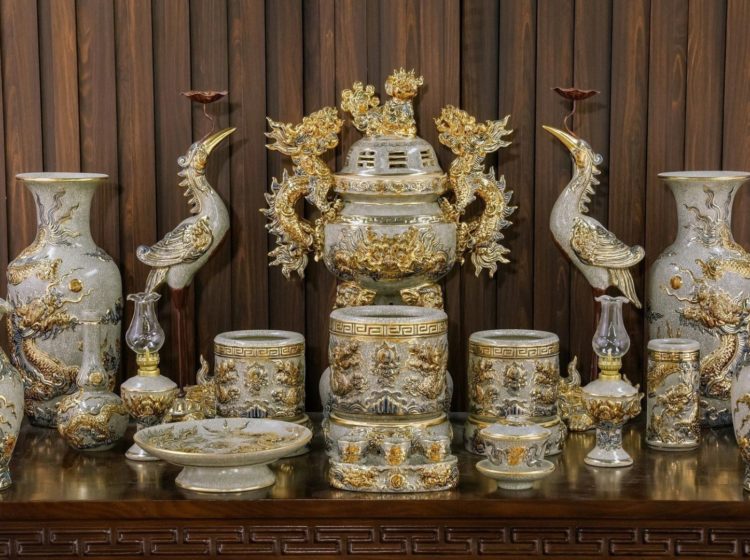 Giải mã sức hút đồ thờ men rạn đắp nổi Bát Tràng