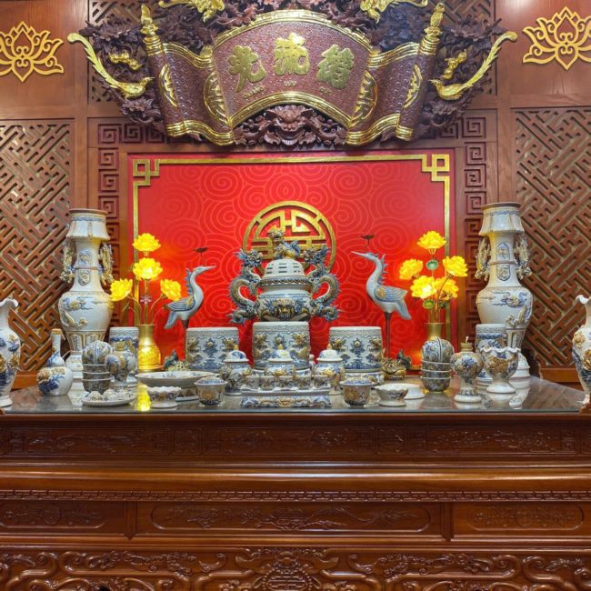 Kết hợp đồ thờ Bát Tràng với không gian thờ chung cư hiện đại